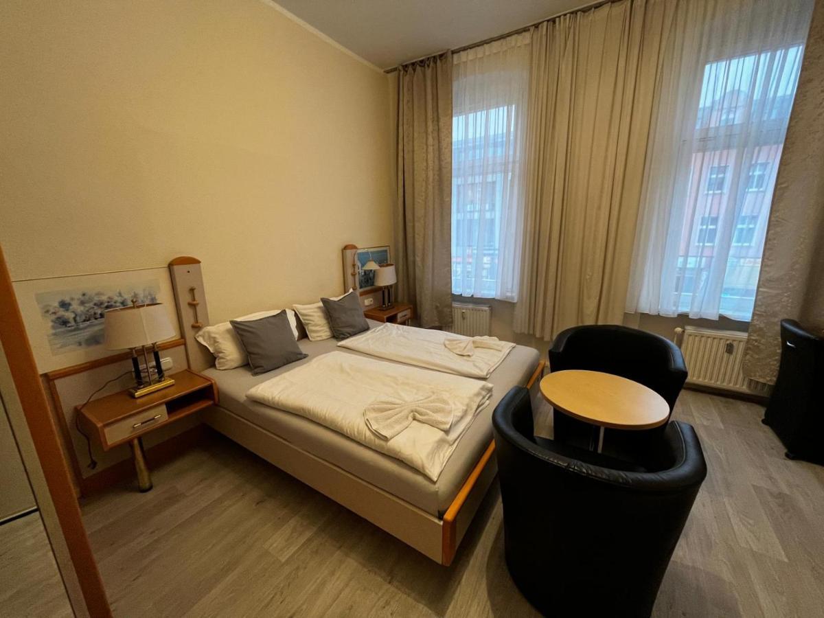 Triple Room,1338801947:JPEG